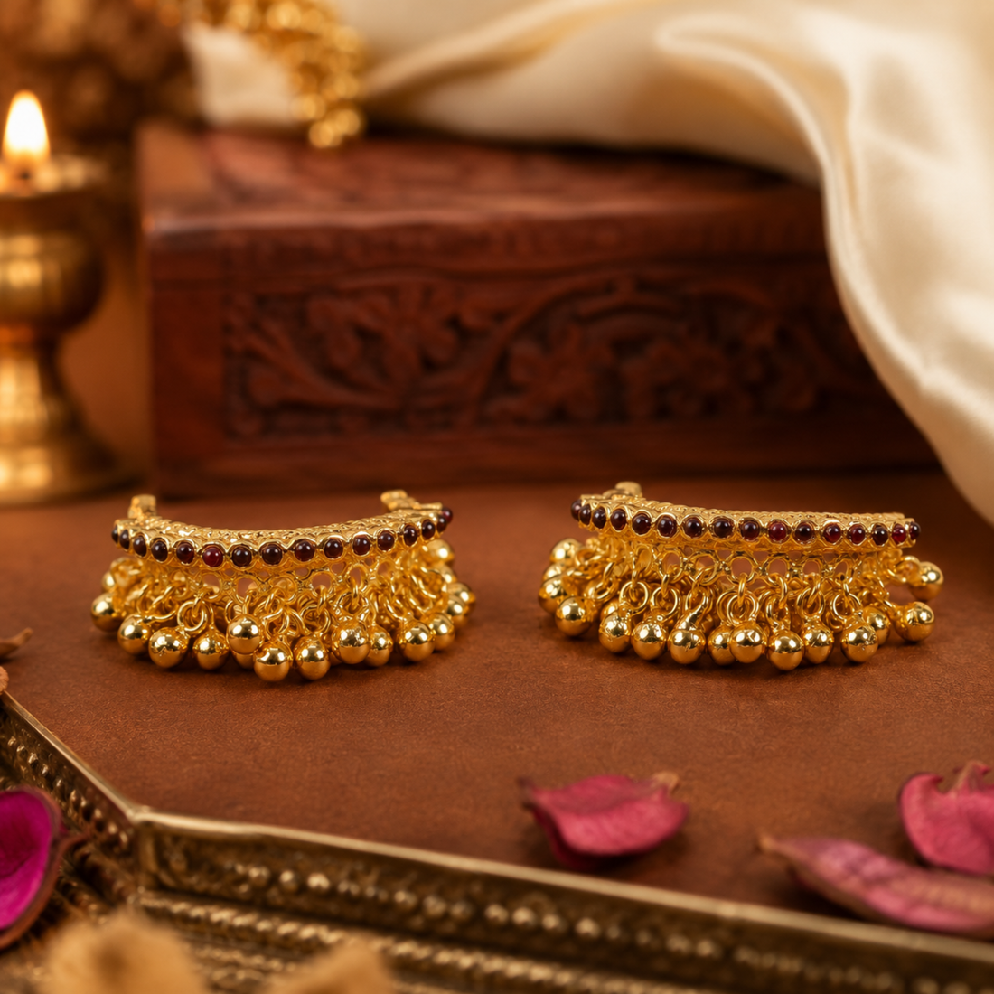 பஞ்சலோகம் தங்க முலாம் பூசப்பட்ட கொலுசு (தண்டை) - முழு சிவப்பு கல்